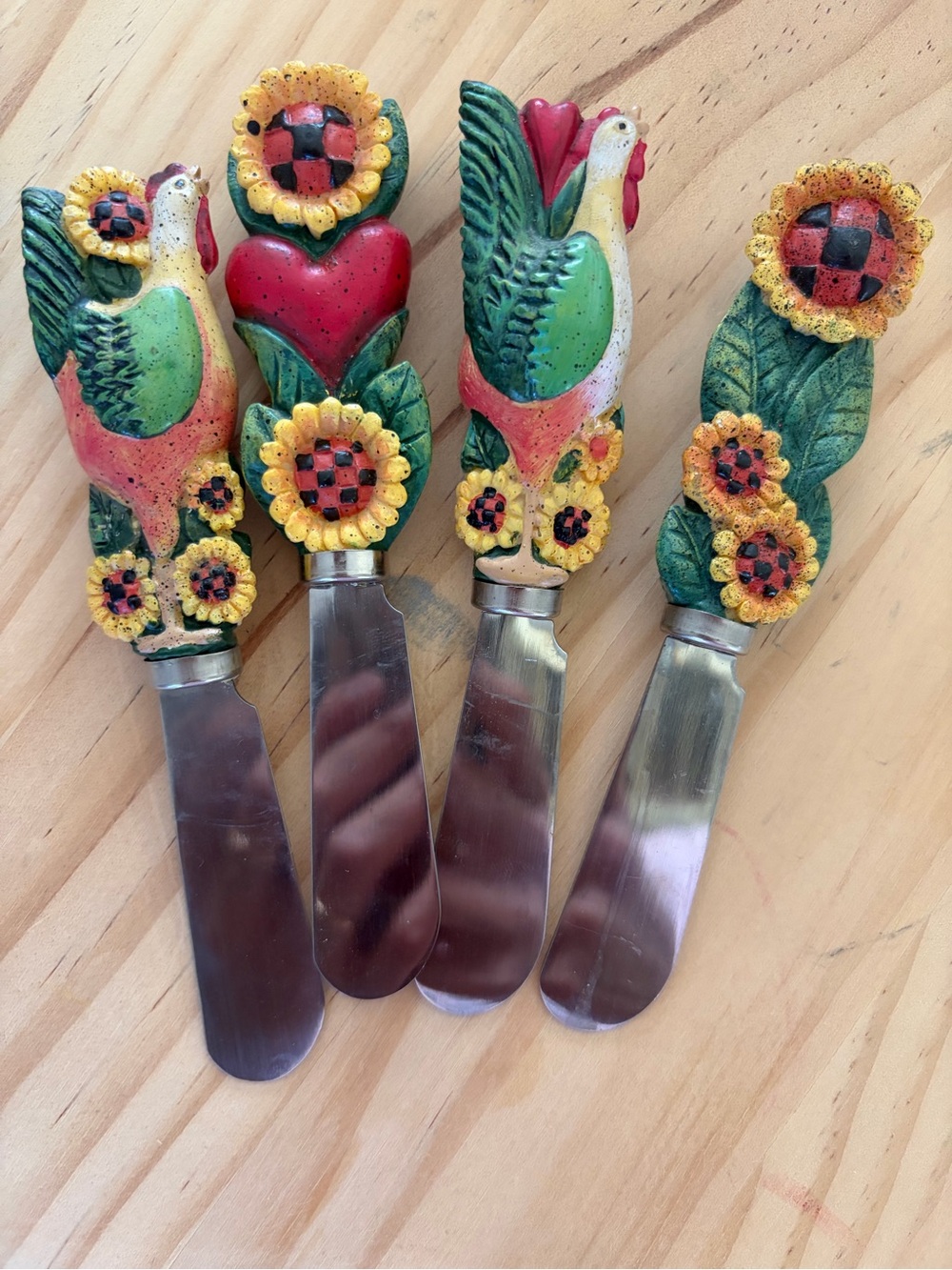 VTG 4 Cheese Spreaders Resin Chicken/ Rooster/ sunflowers
Country, cottagecore